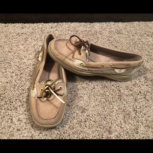 Woman’s Sperry boat shoes